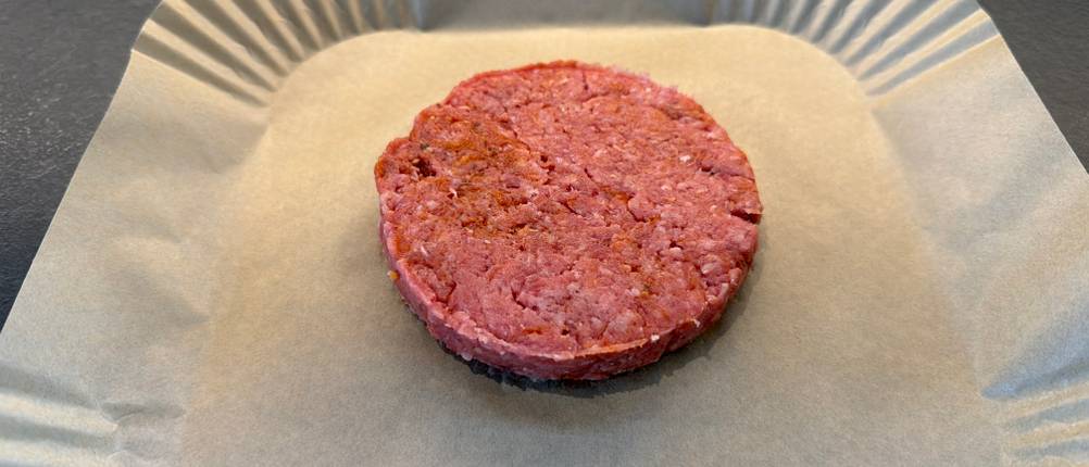 Ein Burger-Patty aus der Wmf-BBQ-Burgerpresse 690296030