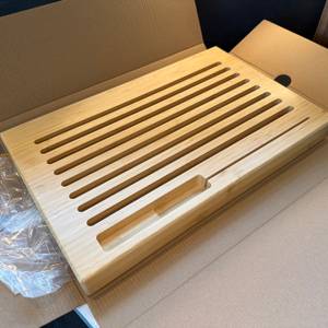 Der geöffnete Karton vom WMF-Brotschneidebrett