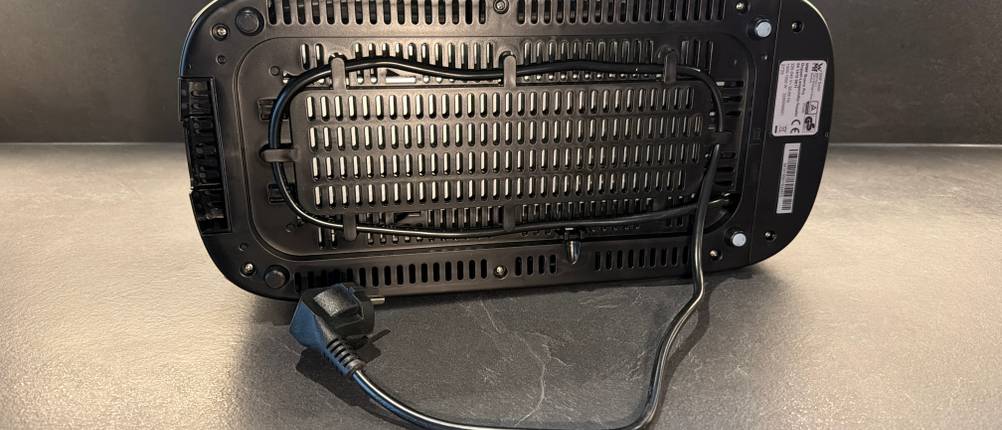 Die Unterseite vom WMF-Bueno-Pro-Toaster
