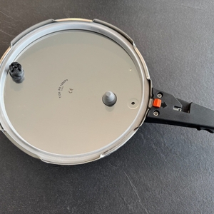 Der Deckel des WMF-Dampfkochtopfs.