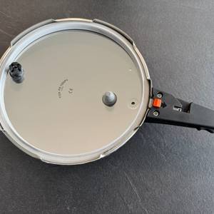 Der Deckel des WMF-Dampfkochtopfs.