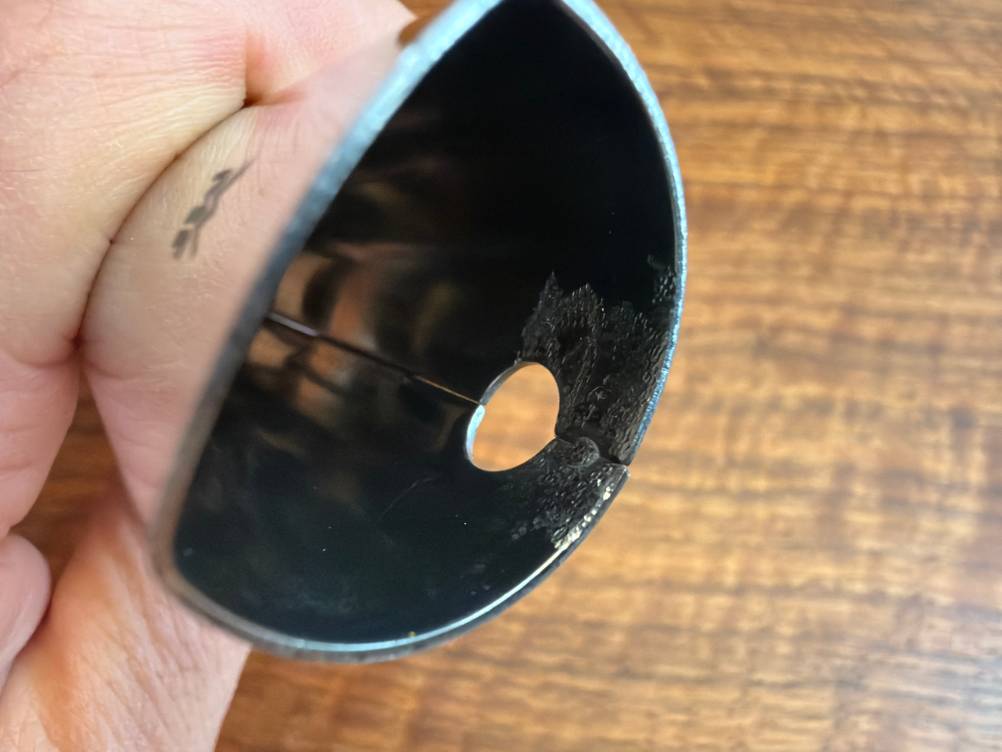 Ein Loch am Ende vom Griff vom Wmf-Eisportionierer