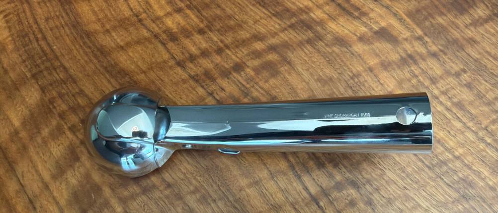 Die Unterseite vom Wmf-Eisportionierer