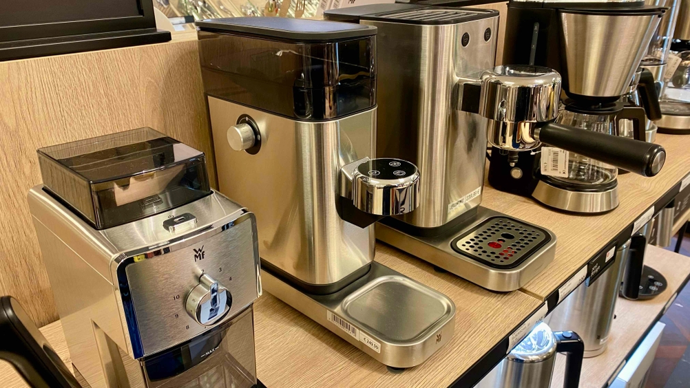 Espressomühle getestet: Mehrere Geräte stehen nebeneinander.