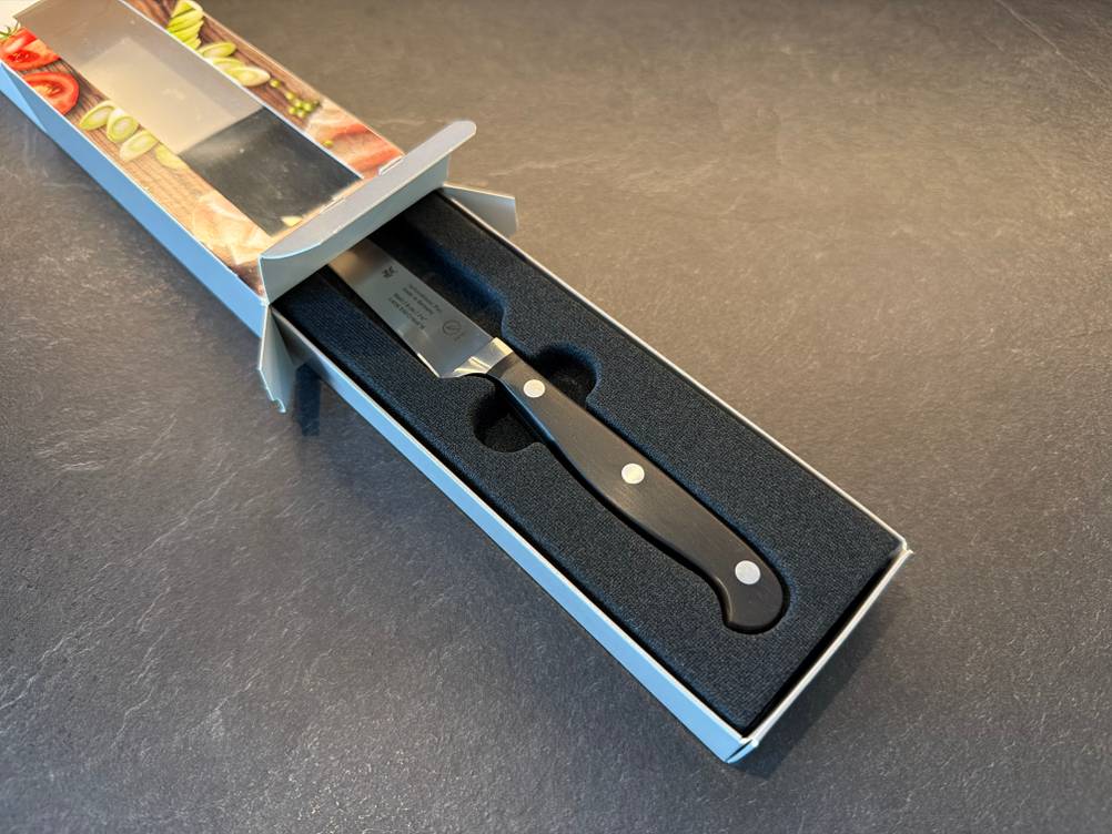 Das Wmf-Gemüsemesser liegt in seiner Verpackung