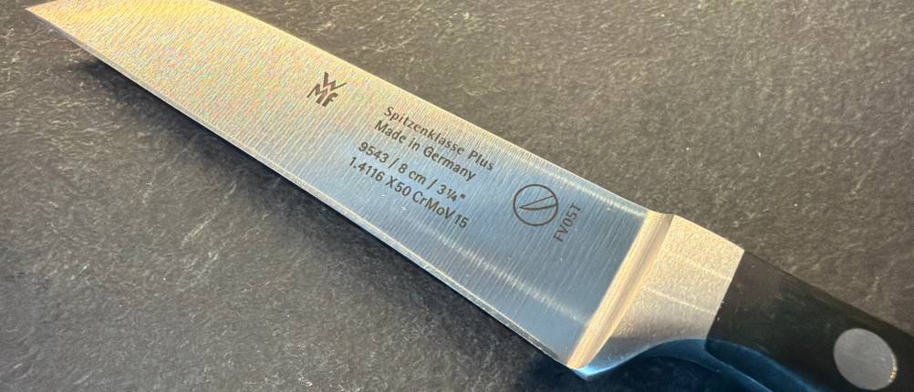 Die Klinge vom Wmf-Gemüsemesser in Nahaufnahme