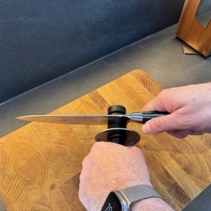 Messer im WMF-Gourmet-Messerschärfer 1874376030