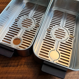 Zwei Behälter des WMF KÜCHENminis Dampfgarer