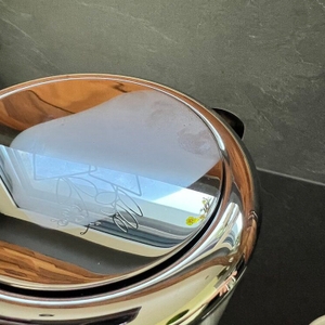 Beschlagener Deckel nach dem Wasser aufkochen