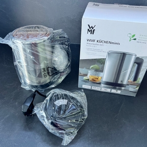 WMF Küchenminis Kettle eingepackt in Folie und Karton