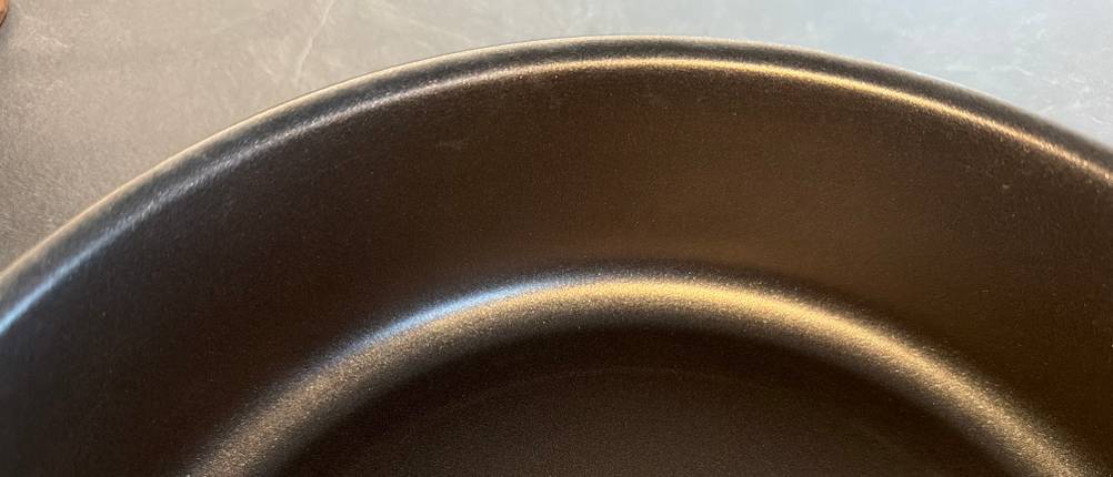 Die Innenseite der Wmf-Schmorpfanne 28 cm