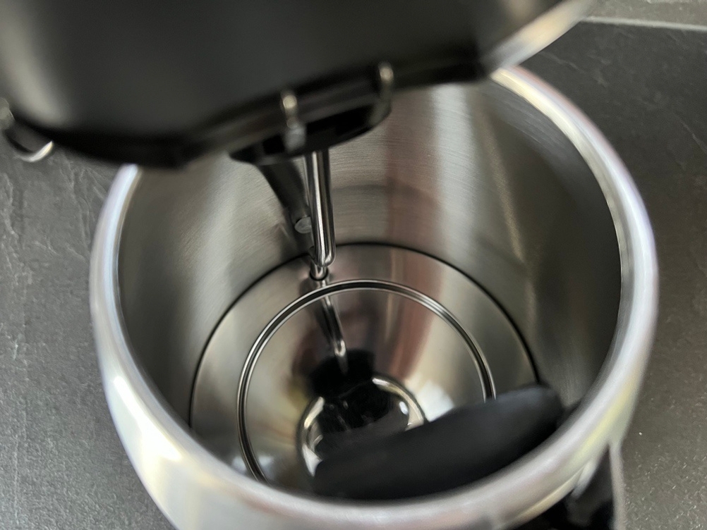 Edelstahl-Optik Innenansicht des Wasserkochers WMF-Stelio