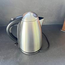 Wasserkocher WMF-Stelio auf Arbeitsplatte