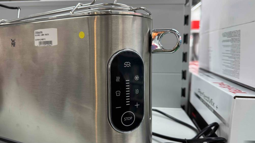 WMF-Toaster im Test: Nahaufnahme der Bedienelemente.