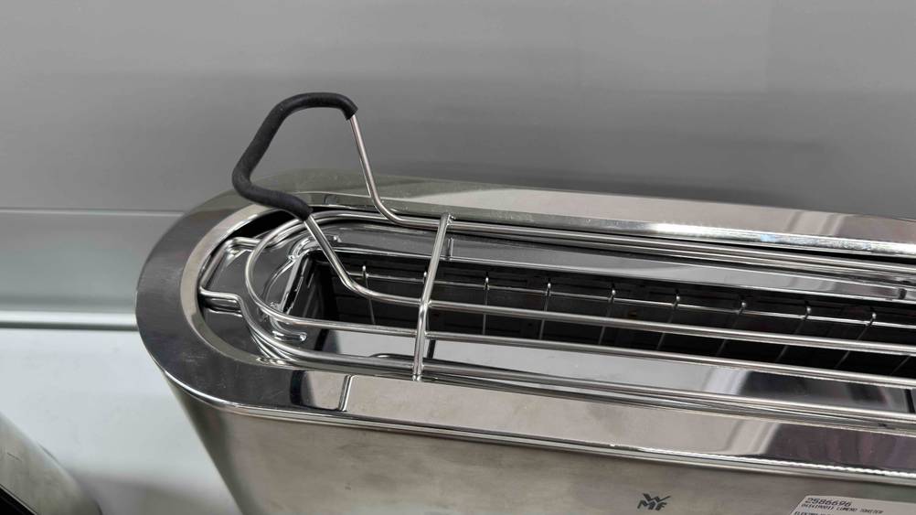 WMF-Toaster getestet: Nahaufnahme des Gitters auf der Oberseite für Brötchen.