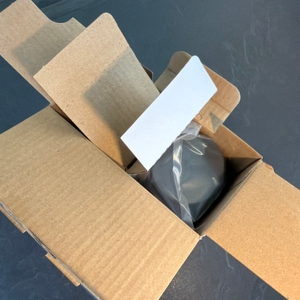 Der geöffnete Karton der Wmf-Trend-Gewürzmühlen von oben.