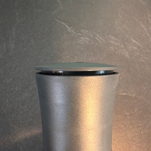 Der obere Teil einer Wmf-Trend-Gewürzmühle in Nahaufnahme.