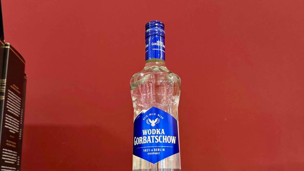 Wodka-Gorbatschow getestet: Nahaufnahme des Labels mit Logo.