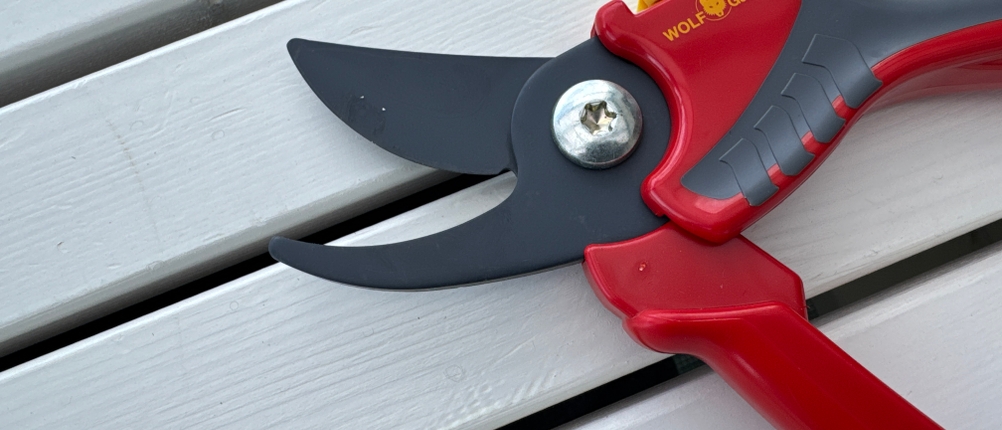 Die Spitze der Wolf-Gartenschere Comfort Plus in Nahaufnahme
