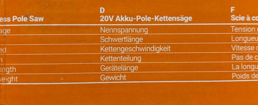 Produktbeschreibung auf einer orangefarbenen Verpackung eines getesteten Hochentasters.