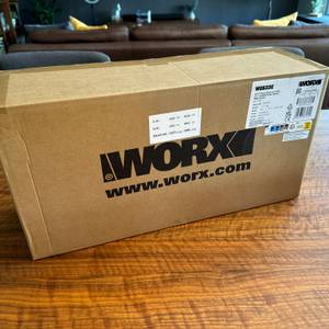 Karton des Worx-WG633E-Hydroshot-Akku-Hochdruckreinigers.