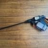 Worx-WG633E-Hydroshot-Akku-Hochdruckreiniger liegt auf dem Tisch.
