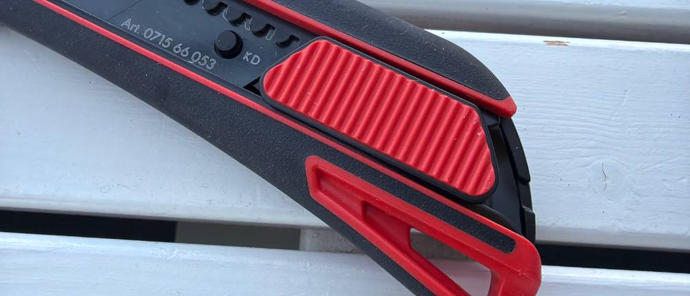 Das Plastik zum Verschieben der Klinge am Würth-2K-Cuttermesser