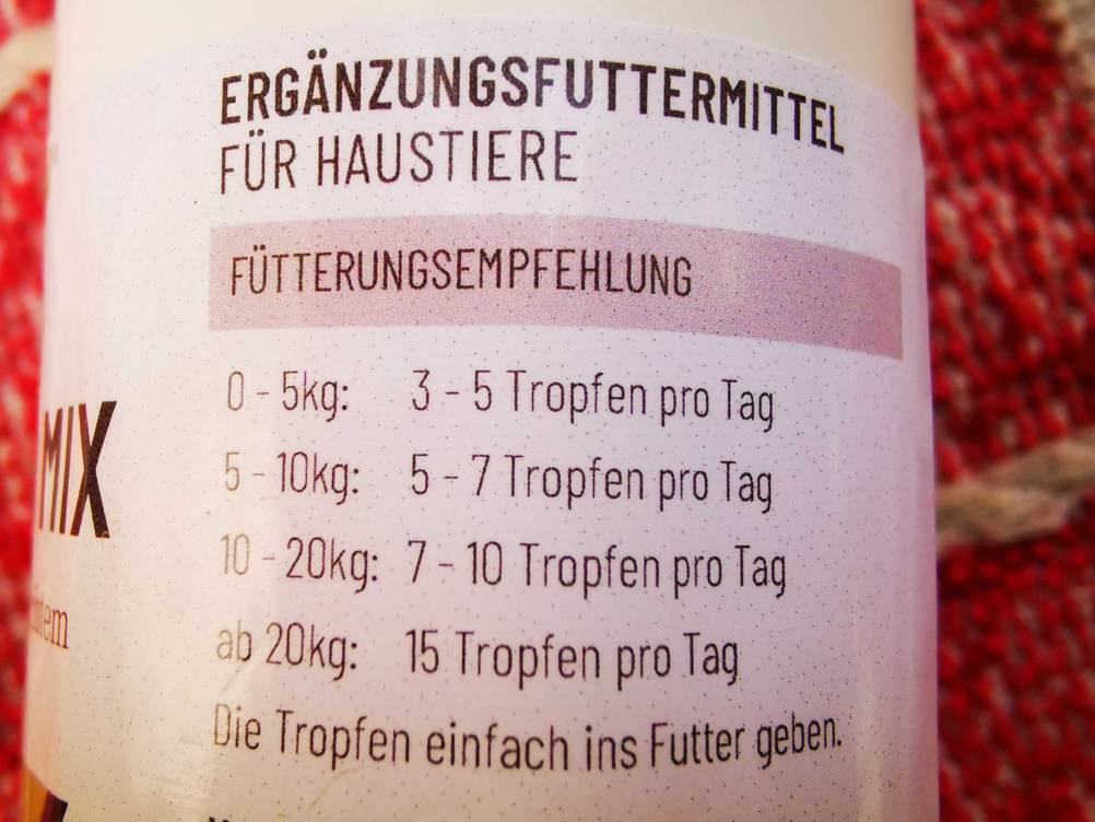 Wurmkur Katze im Test: Nahaufnahme der Verpackung mit Fütterungsempfehlung.