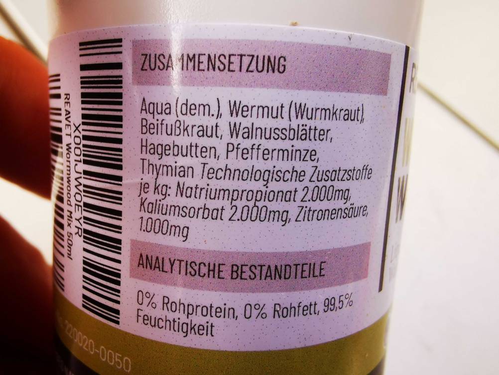 Wurmkur Katze-Test: Nahaufnahme der Zusammensetzung.