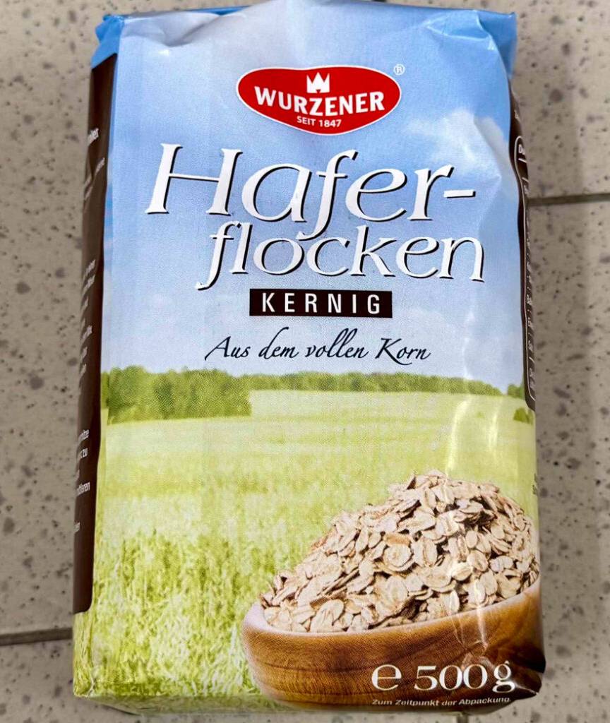 Detailansicht der 500-g-Packung von Wurzner inklusive getesteter kerniger Haferflocken.