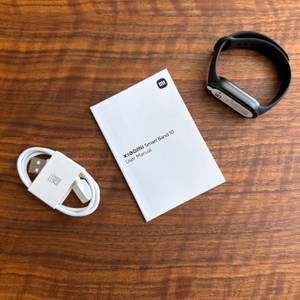 Der Lieferumfang vom Xiaomi Smart Band 10