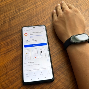 Die App vom Xiaomi Smart Band 10 ist im Google Play Store geöffnet