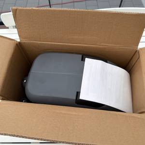 Der geöffnete Karton der Xpotool-Schlauchtrommel von oben