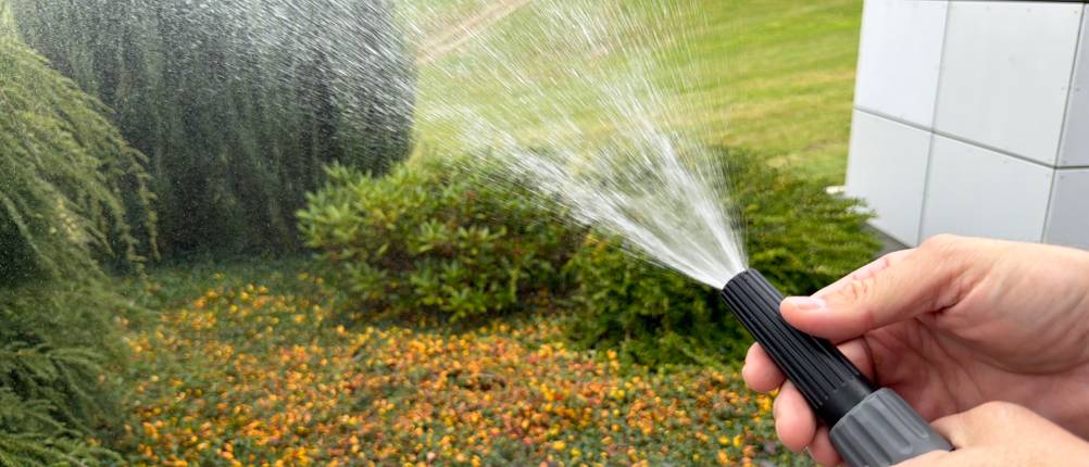 Wasser kommt aus der Spitze der Xpotool-Schlauchtrommel