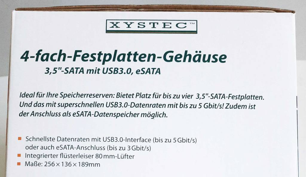 3,5-Zoll-Festplattengehäuse im Test: Nahaufnahme der Produktbeschreibung auf einer weißen Verpackung.