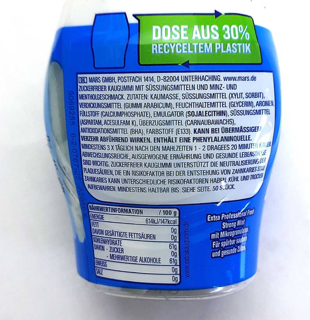 Zahnpflegekaugummi getestet: Nahaufnahme der Rückseite mit Inhaltsangaben.