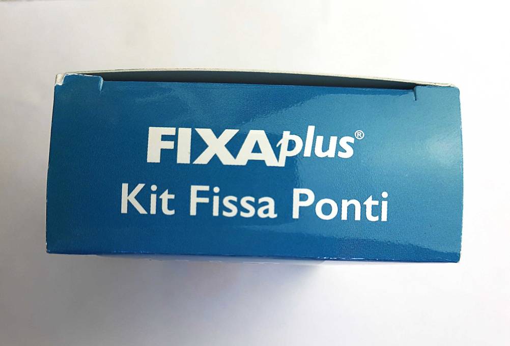 Zahnzement getestet: Nahaufnahme der Verpackung mit Logo.