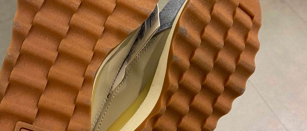 Laufschuhe für Damen im Test: Profil von Laufschuhen in der Nahaufnahme