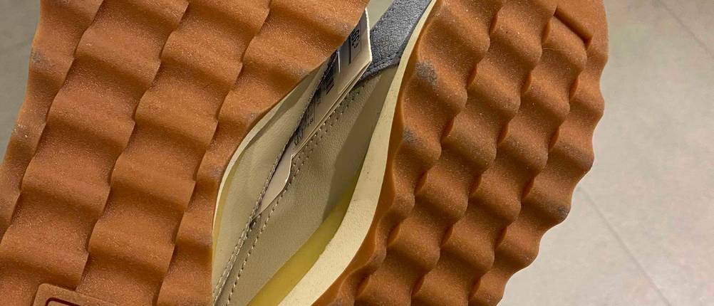 Laufschuhe für Damen im Test: Profil von Laufschuhen in der Nahaufnahme