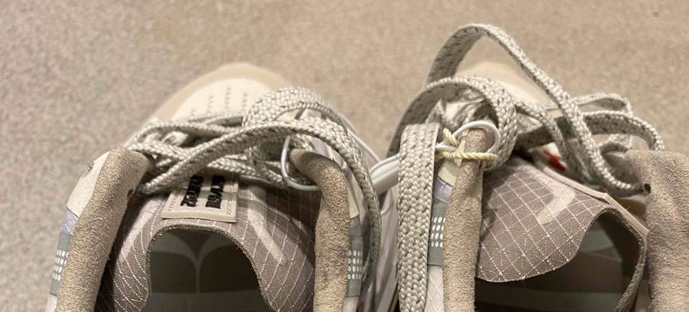 Laufschuhe für Kinder von hinten