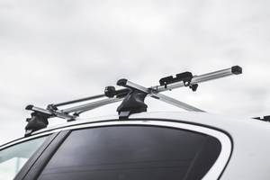 Keine Auflagefläche zwischen Dach und Fahrradträger dank Querträger.