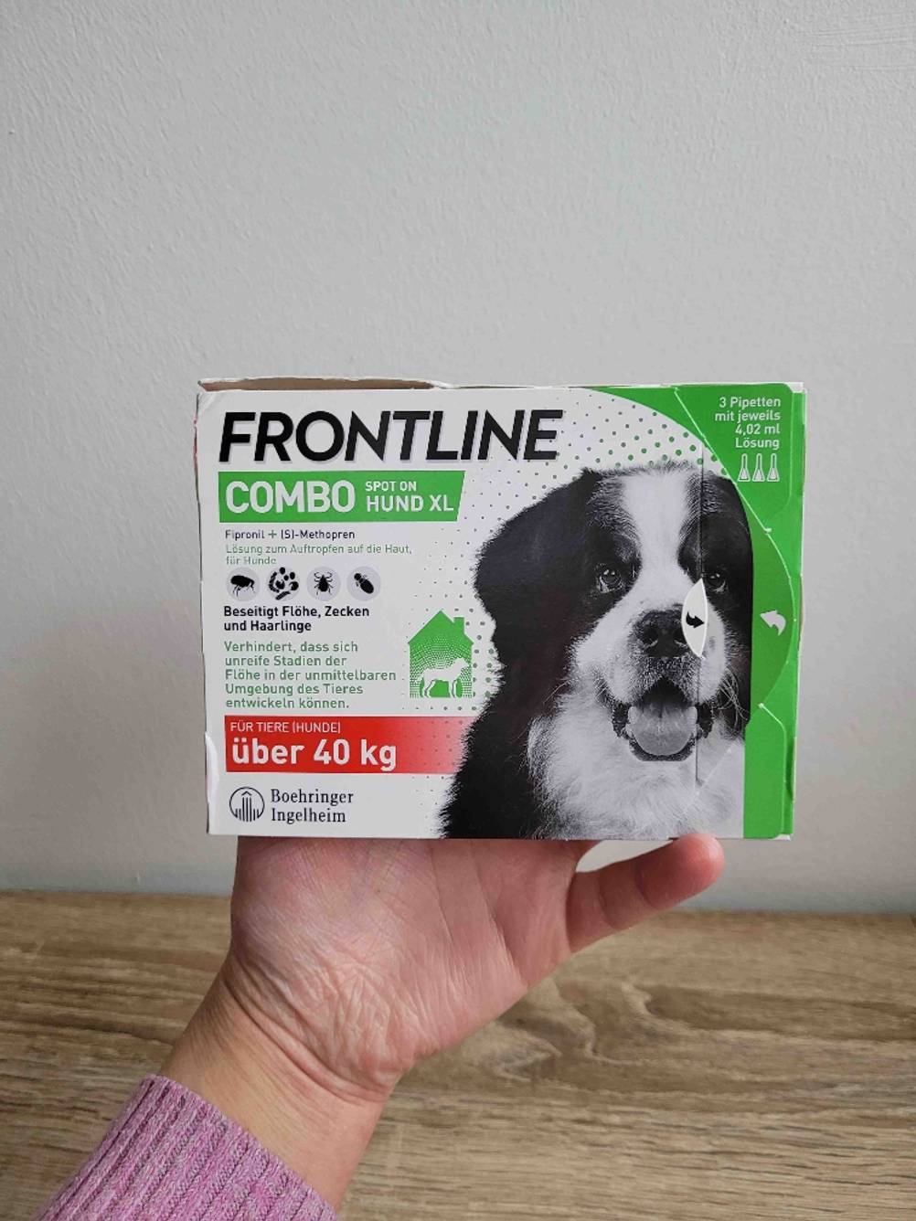 eine Packung Hundezeckenmittel