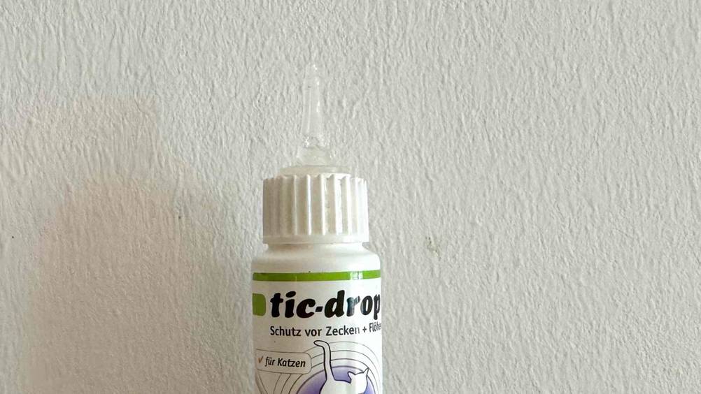 Zeckenschutz Katze getestet: Nahaufnahme der Verpackung mit Logo und Artikelbezeichnung.