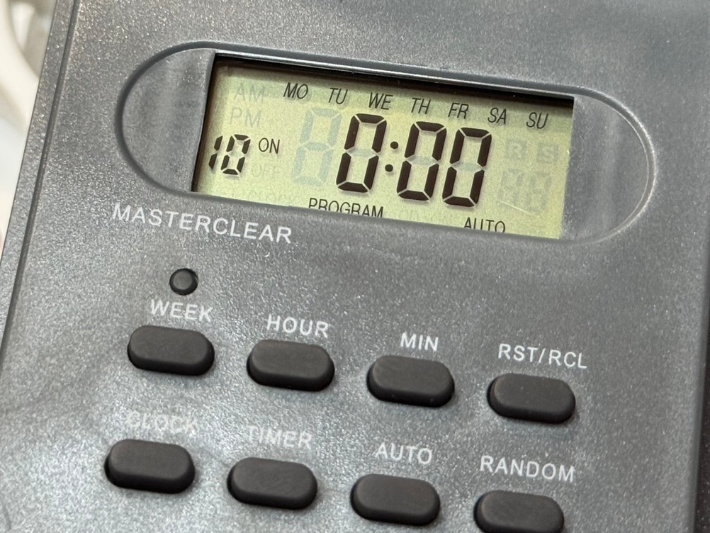 Detailansicht des Displays der Brennenstuhl-Zeitschaltuhr im Test.