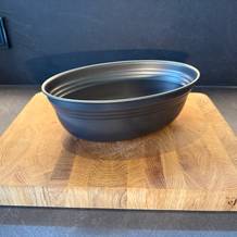 Die Zenker 6520 steht auf einem Holzbrett