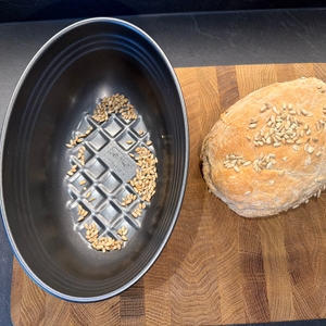 Viele Sonnenblumenkerne liegen in der Zenker 6520