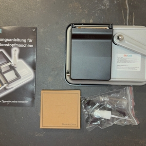 Lieferumfang der getesteten Zigarettenstopfmaschine von BeGrit.