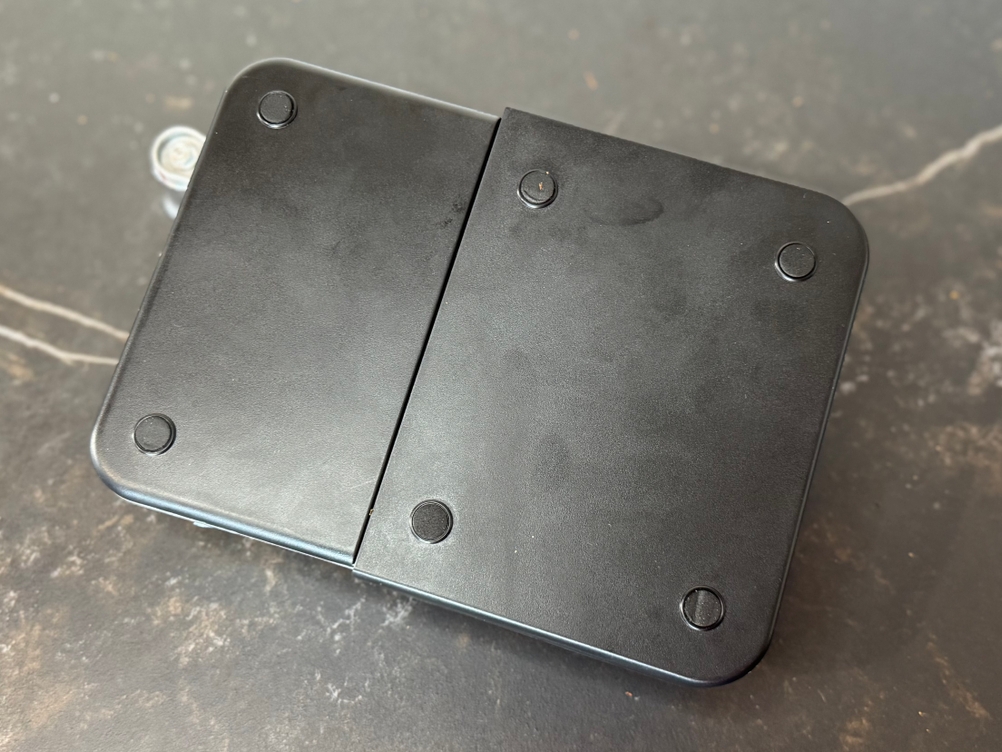 Unterseite der getesteten Zigarettenstopfmaschine von BeGrit.