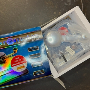 Die getestete Zigarettenstopfmaschine von OCB in ihrer Verpackung.