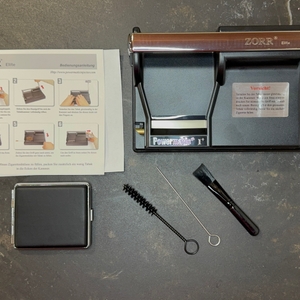 Lieferumfang der getesteten Zigarettenstopfmaschine von Powermatic.